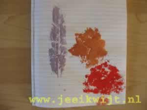 herfst knutsel stempelen met bladeren