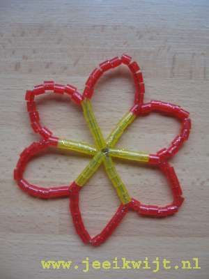 Ster of bloem van kralen