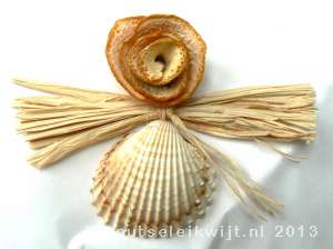 raffia, mandarijn en schelp decoratie