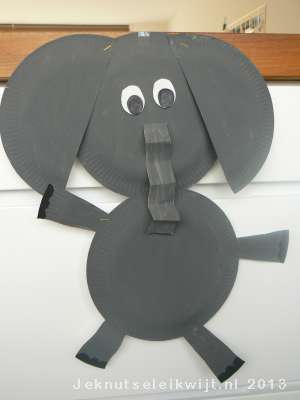 Olifant van papieren bordje