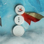 Sneeuwpop knutselen van plastic doppen