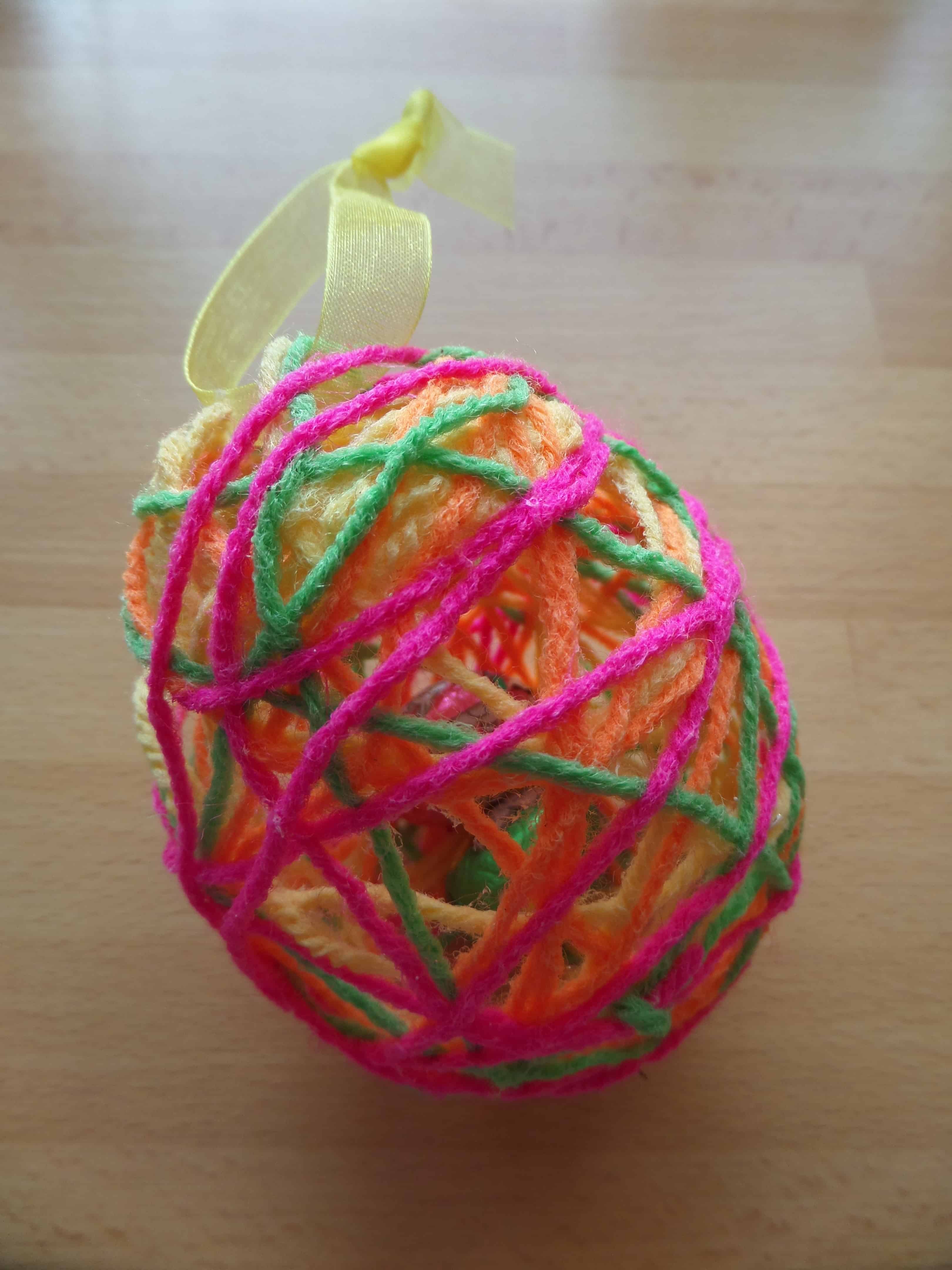 evenaar spontaan kapsel Paasei knutselen van wol | Knutsel ideeën voor kinderen