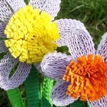 Bloemen knutselen van ribbelkarton